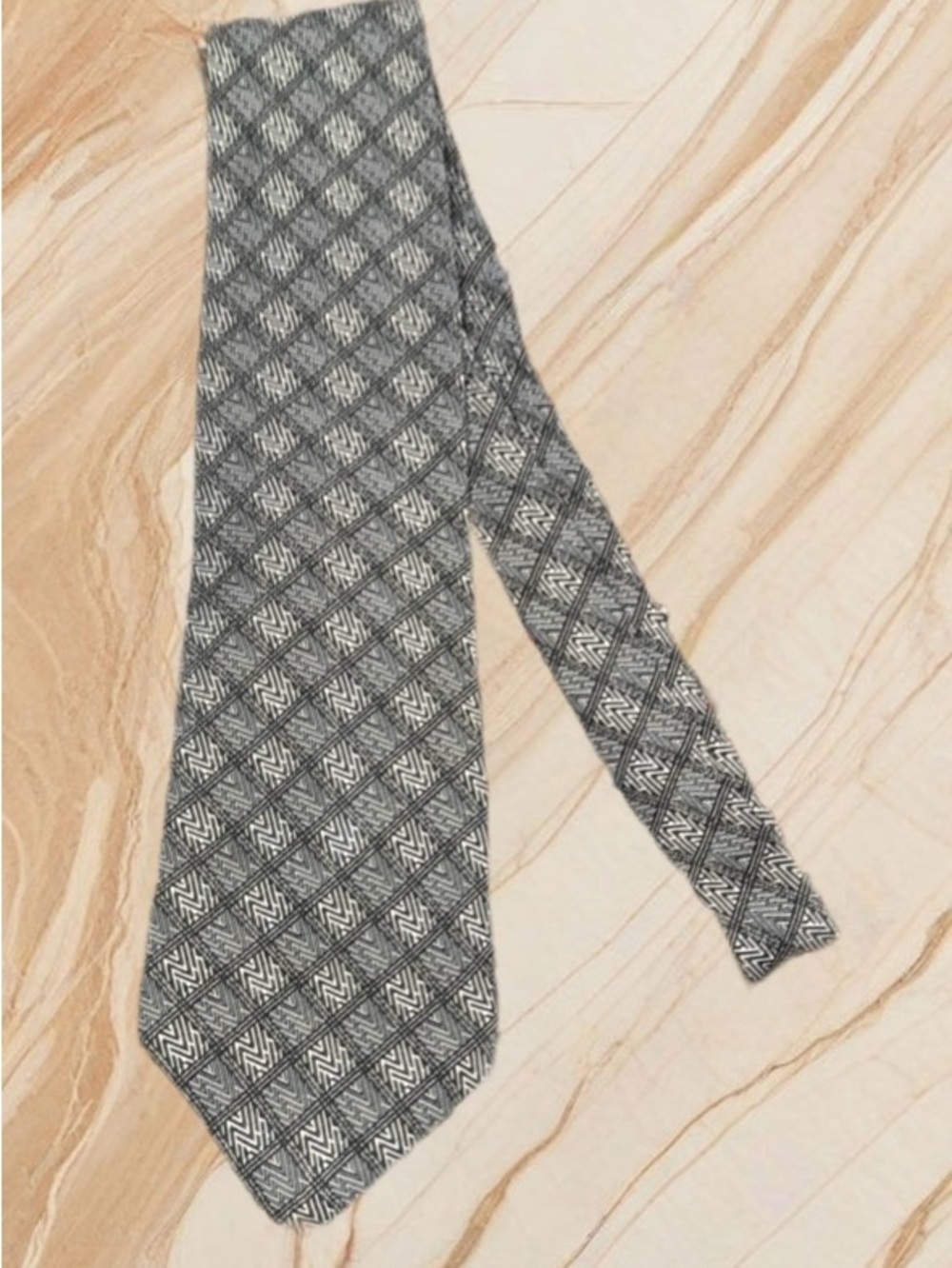 CALVIN KLEIN MENS NECK TIE 100%SILK.
